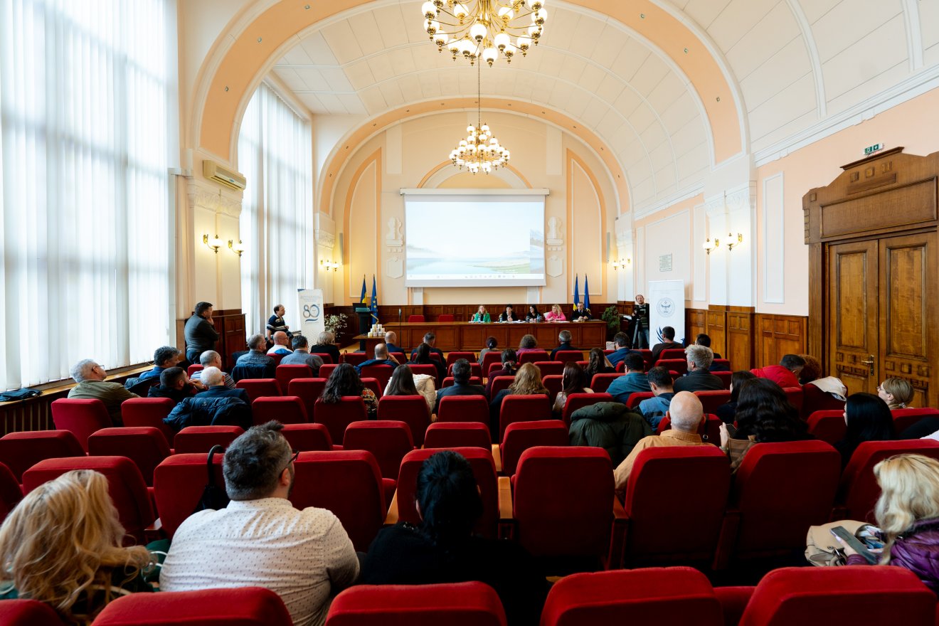 A száz résztvevőből fele a vegyipari kombinát alkalmazottja volt •  Fotó: Haáz Vince