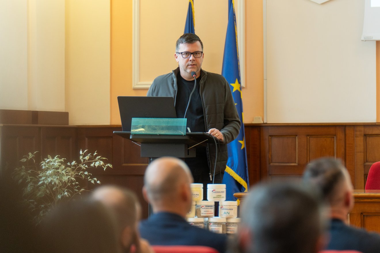 Ovidiu Maior, a kombinát sajtószóvivője •  Fotó: Haáz Vince