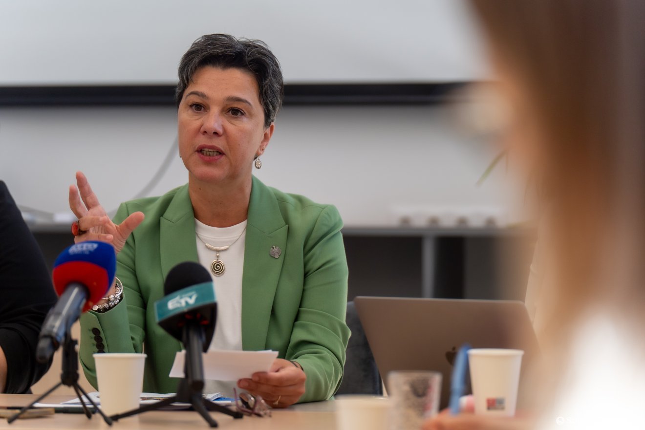 Csép Éva Andrea parlamenti képviselő kiemelt figyelmetfordított arra, hogy az útmutató magyar nyelven is elérhető legyen •  Fotó: Haáz Vince