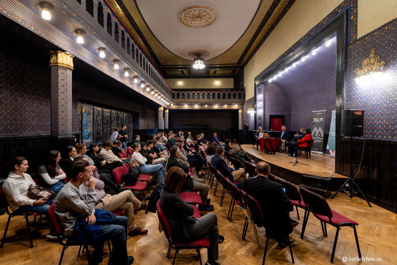 A Kultúrpalota kistermében tartották a beszélgetést &bullet;  Fotó: Haáz Vince