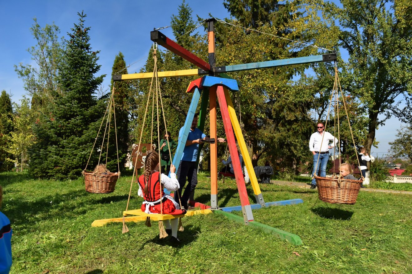 Mindenki talál kedvére való elfoglaltságot •  Fotó: Marosszentgyörgyi Magyar Közösségek facebook