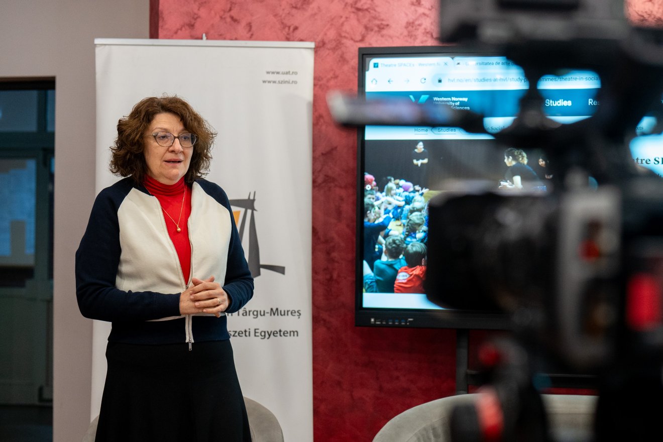 Albert Mária, a Művészeti Egyetem osztályvezető tanára •  Fotó: Haáz Vince