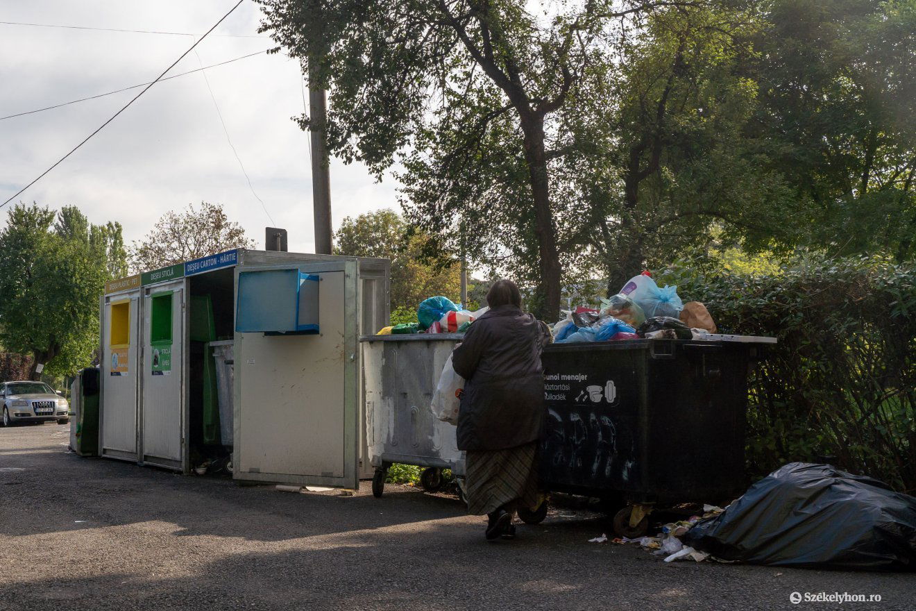 Elszállításra vár a háztartási hulladék •  Fotó: Haáz Vince