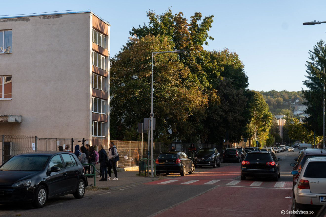 Eredetileg a Tudor negyedbeli Haladás utcát szerették volna lezáratni az érkezés idejére, de nem egyezett bele a rendőrség •  Fotó: Haáz Vince