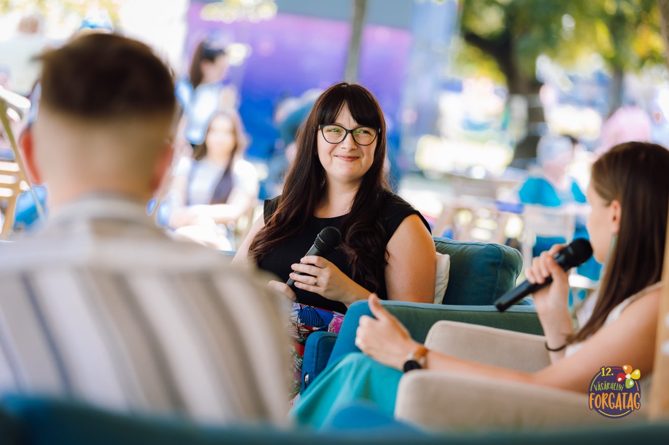 Szilágyi-Balázs Brigitta tréner, kommunikációs szakember •  Fotó: Vásárhelyi Forgatag