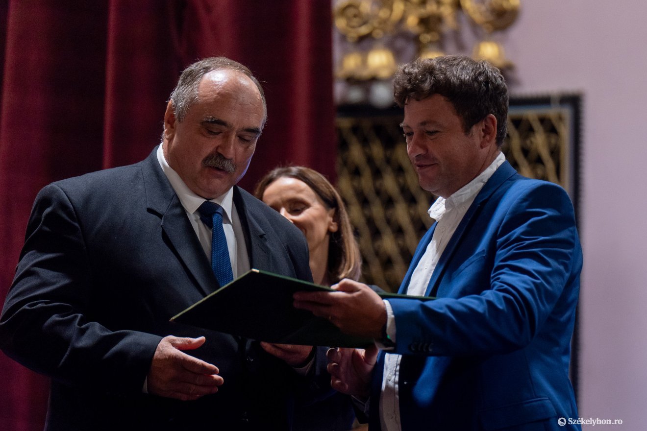 Ábrám Tibor nótaénekes, a nótaestek kezdeményezője és szervezője vehette át idén a Bethlen Zsuzsanna-díjat •  Fotó: Haáz Vince