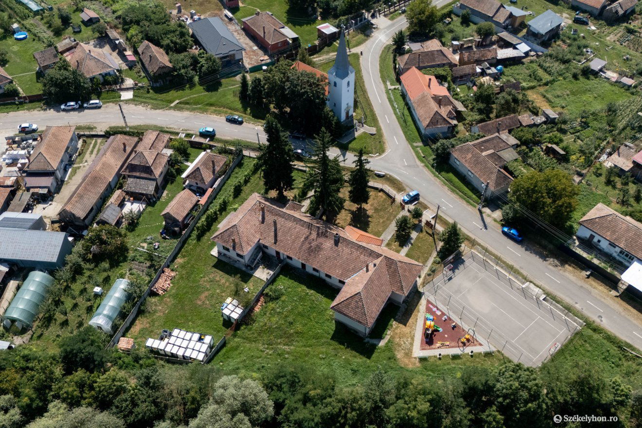 A templom szomszédságában lévő épületet követelik vissza •  Fotó: Haáz Vince