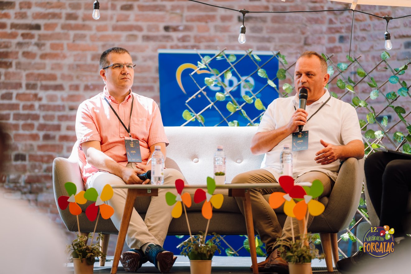 Érdekes beszélgetés volt nemrég • Fotó: Vásárhelyi Forgatag