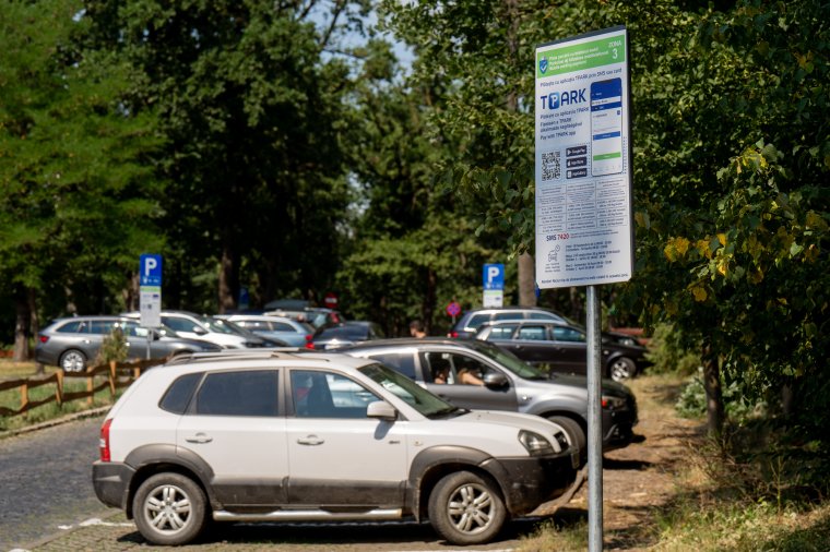 A szabályos parkolásért fizetni kell, a törvénytelen ingyenes