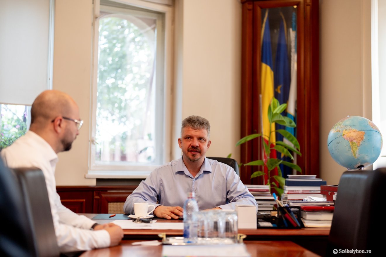 Ismét a saját irodájában ülhet Soós Zoltán. Csütörtöktől ismét dolgozhat Marosvásárhely polgármestere •  Fotó: Haáz Vince
