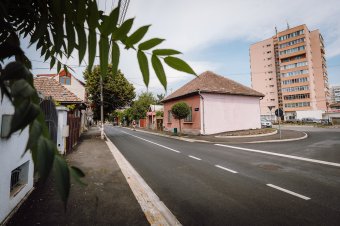 Tíz marosvásárhelyi utca javításán dolgoznak, felújítják a járdákat is