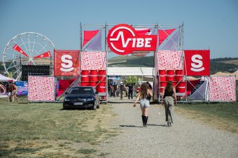 Belakták a fesztiválfalut, pörög a Vibe