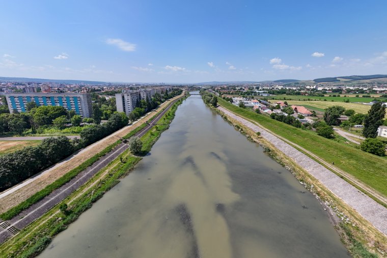 Őztetemet kellett kiemelniük a Marosból a tűzoltóknak