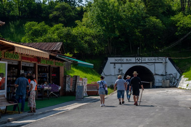 Tovább terjedtek a talajsüllyedések régi parajdi sóbányánál, nem lehet drónokat küldeni a mélybe