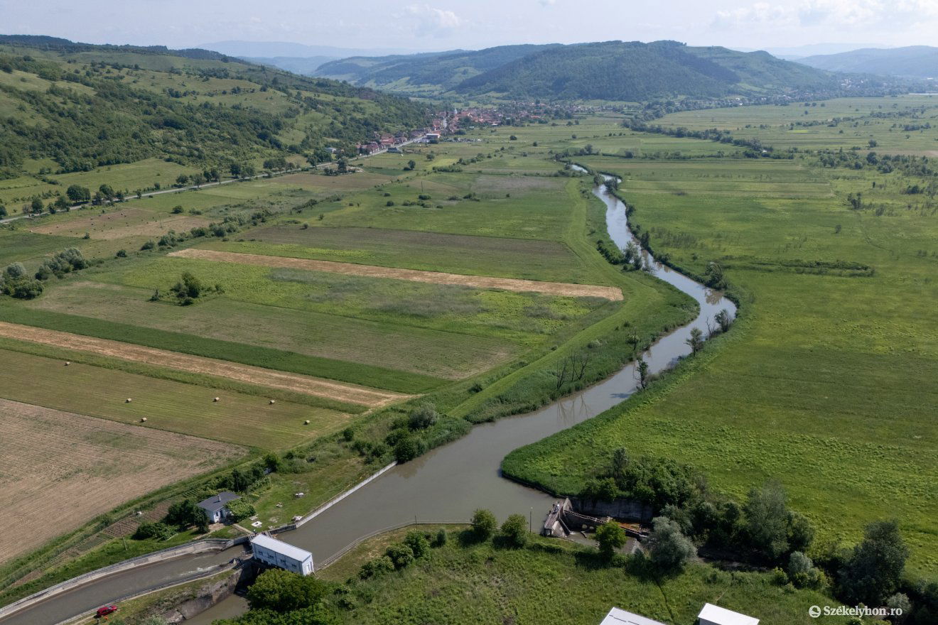 Gyulakután a Kis-Küküllő. Még mindig nem elég tiszta •  Fotó: Haáz Vince