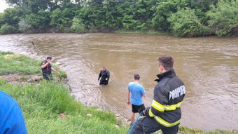 Továbbra is nagy erőkkel keresik a kislányt, aki a Nagy-Küküllőbe eshetett