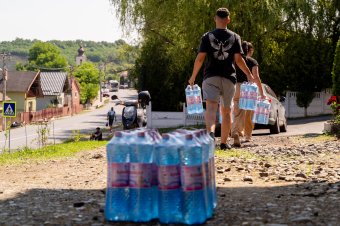 A folyó mellett élnek, mégis kiporciózva kapják a vizet