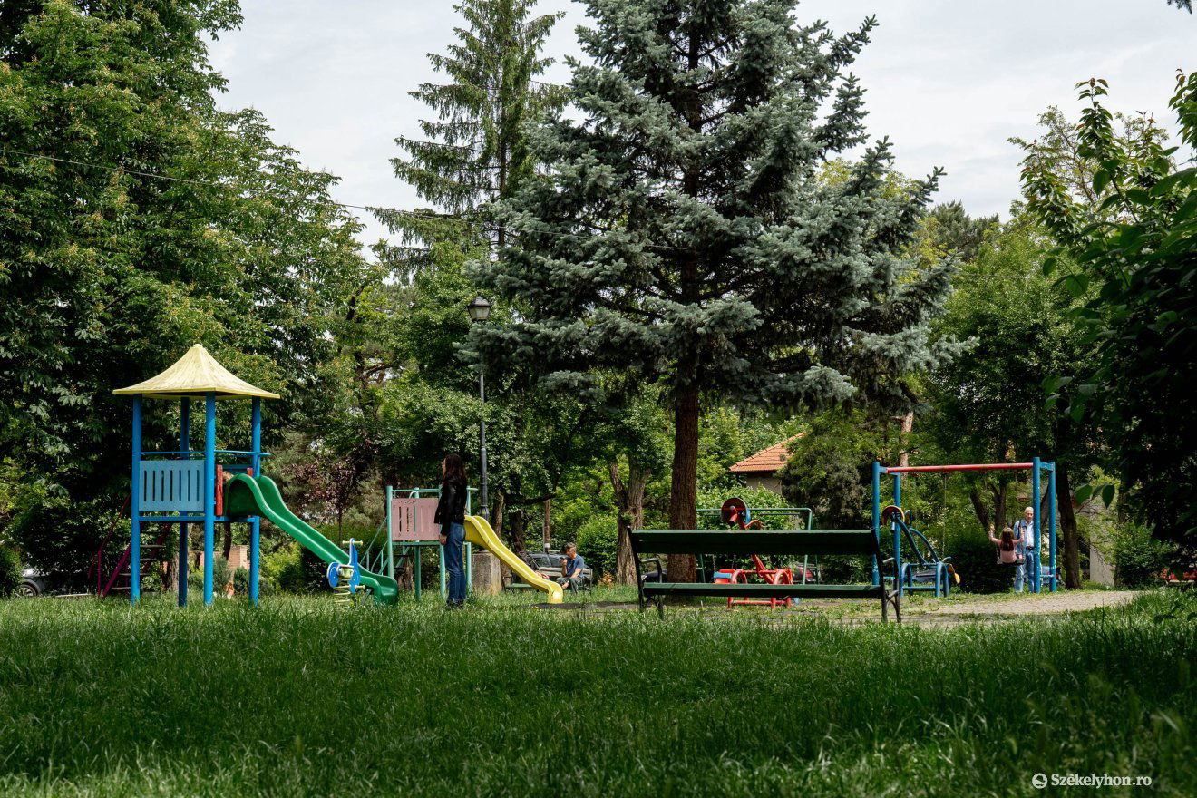 A régi szülészet melletti játszótér •  Fotó: Haáz Vince