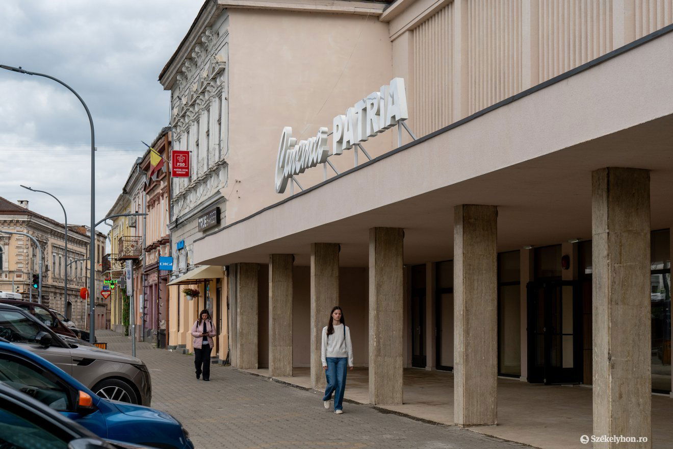 A szászrégeni moziban húsz év szünet után kezdődnek a vetítések •  Fotó: Haáz Vince