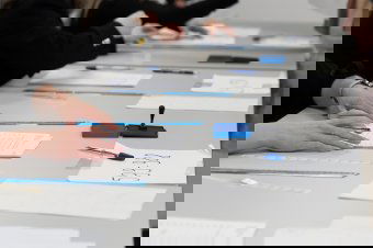 Filmezni akart a szavazóhelyiségben, lökdösődés lett a vége