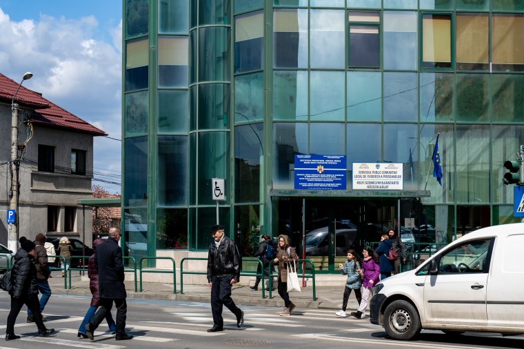 A mostani helyszín alkalmatlan munkavégzésre, ezért két fontos közhivatalnak is költöznie kell