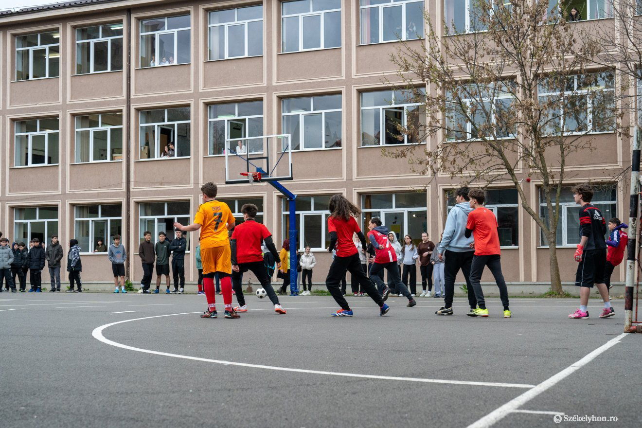 A sportvetélkedők a diákok kedvenc tevékenységei az iskolanapokon •  Fotó: Haáz Vince
