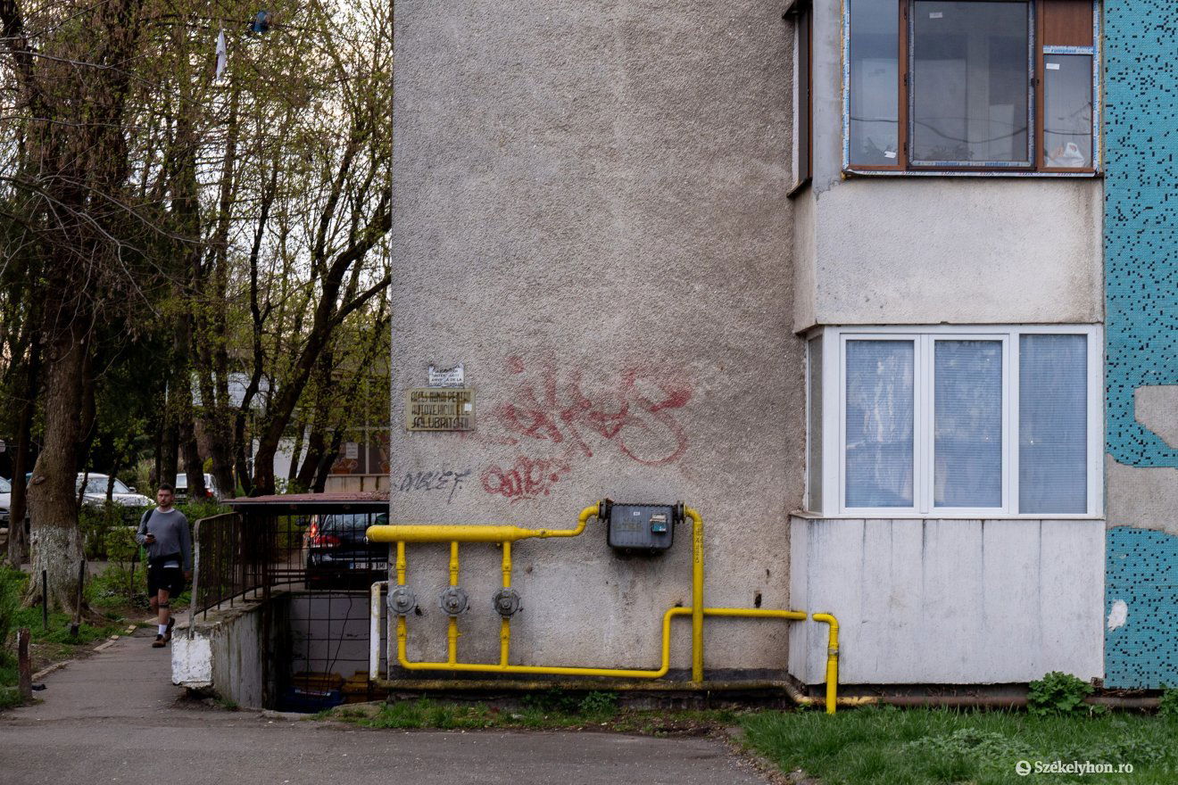 A szolgáltató tisztázta: a lépcsőházon kívül eső rész a gázszolgáltatóhoz tartozik &bullet;  Fotó: Haáz Vince