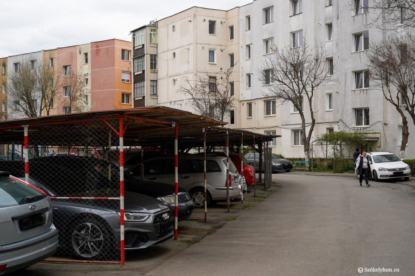 A fedett parkolóhelyekért befizetett bérleti díjjal is gondok vannak •  Fotó: Haáz Vince
