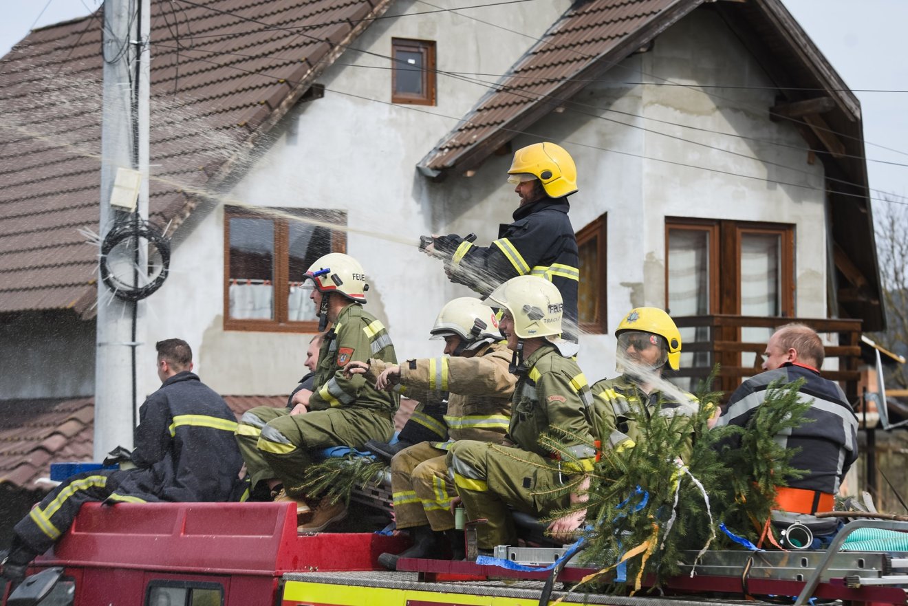 •  Fotó: Nyárádszeredai önkéntes tűzoltók