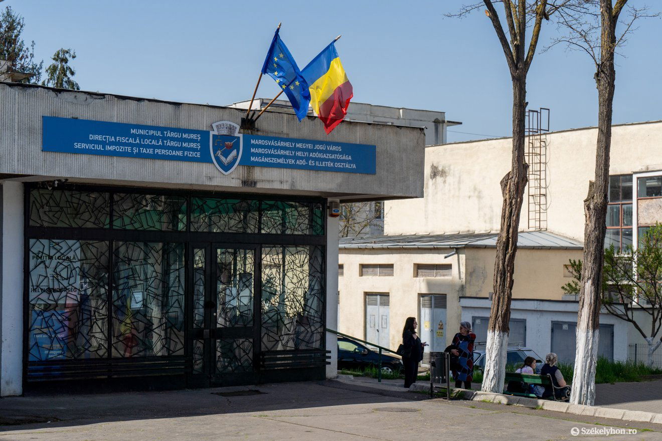 Hétfőtől a Merészség utcai illetékosztályon is lehet adót fizetni &bullet;  Fotó: Haáz Vince