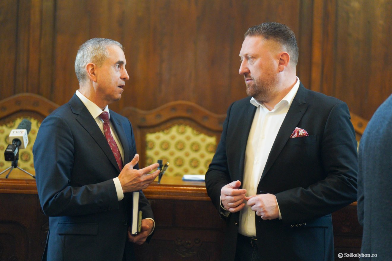 Alexandru Cîmpeanut menesztették, Barabási Antal Szabolcs (jobbról) egyedül maradt &bullet;  Fotó: Haáz Vince