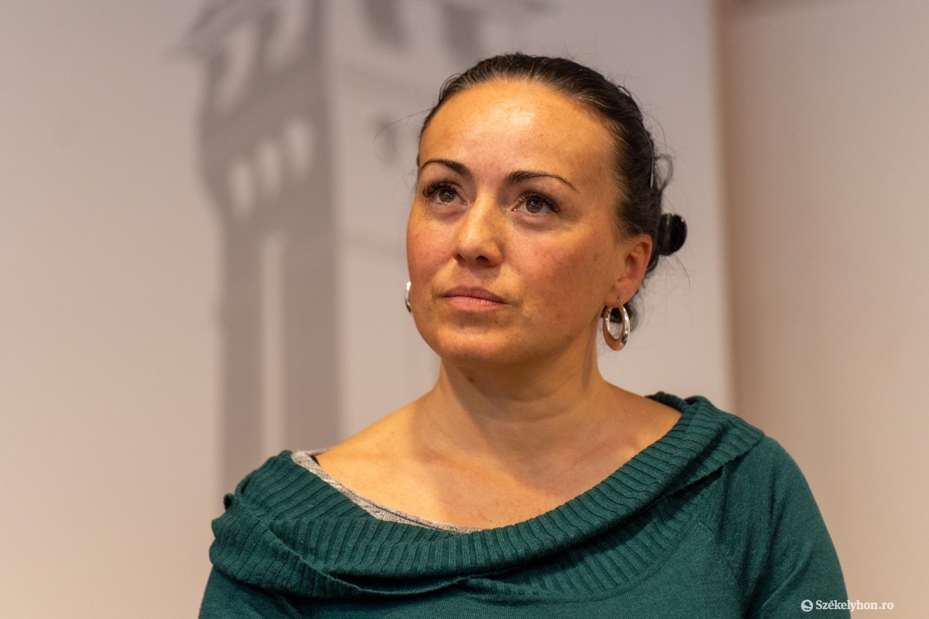 Kásler Magda a női tánckar vezetője •  Fotó: Haáz Vince