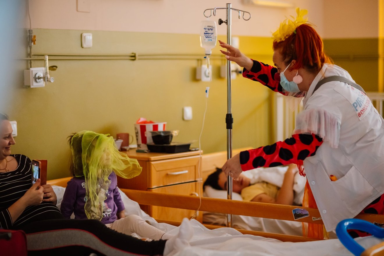 A humor és játék nyelve feloldja a szorongást, enyhíti a fájdalmat •  Fotó: Prizma Media