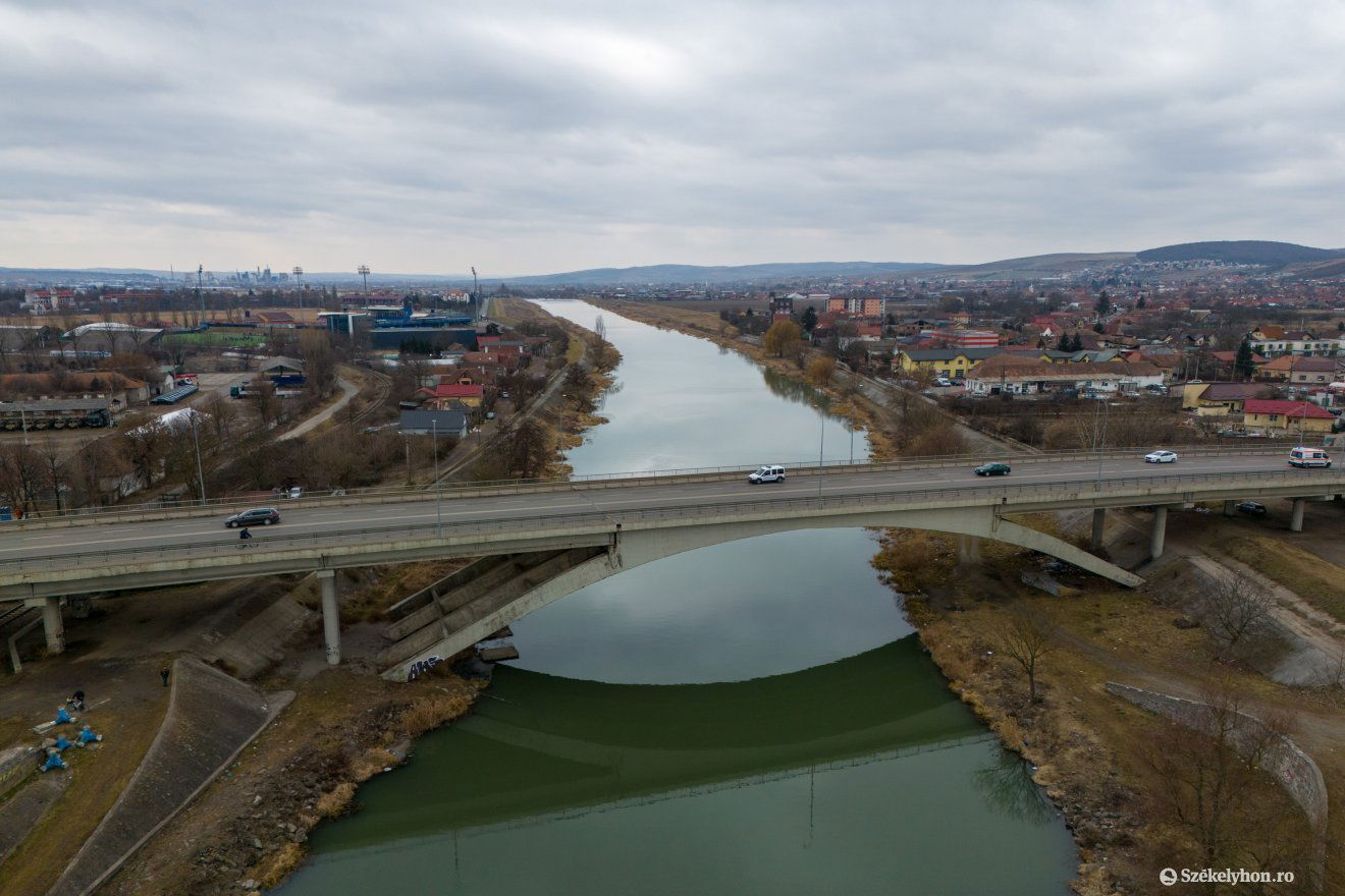 Egy híd nem elég •  Fotó: Haáz Vince