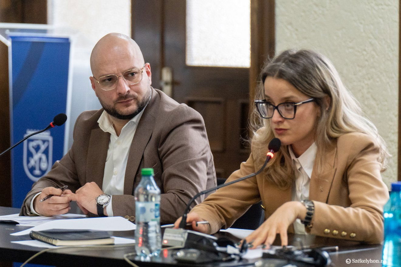 Kovács Mihály Levente alpolgármester és Frunda Csenge frakcióvezető •  Fotó: Haáz Vince