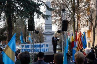 Busz indul Székelyudvarhelyről a székely szabadság napjára