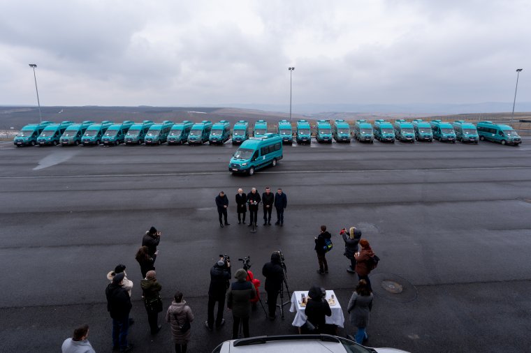 Ezután nem kell hajnali fél hétkor iskolába indulni: több önkormányzat is új iskolabuszokat kapott