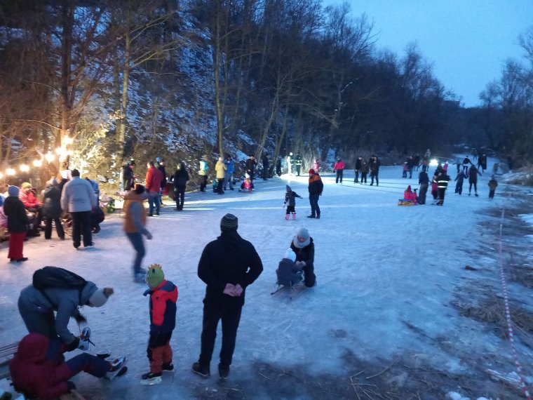 Figyelmeztetnek a tűzoltók, hogy nem biztonságos a Nyárád-holtágon korcsolyázni