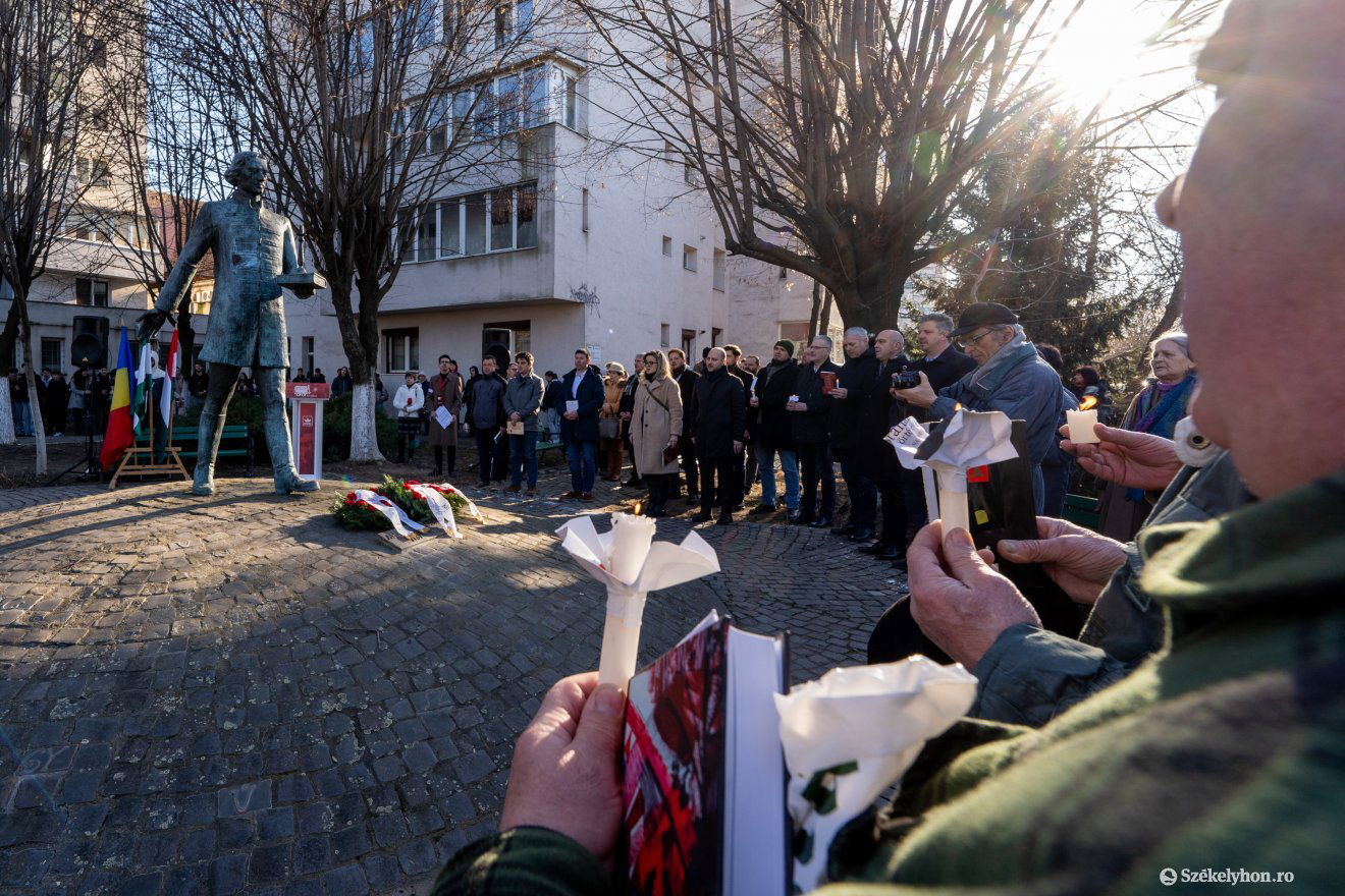 Koszorúztak is •  Fotó: Haáz Vince