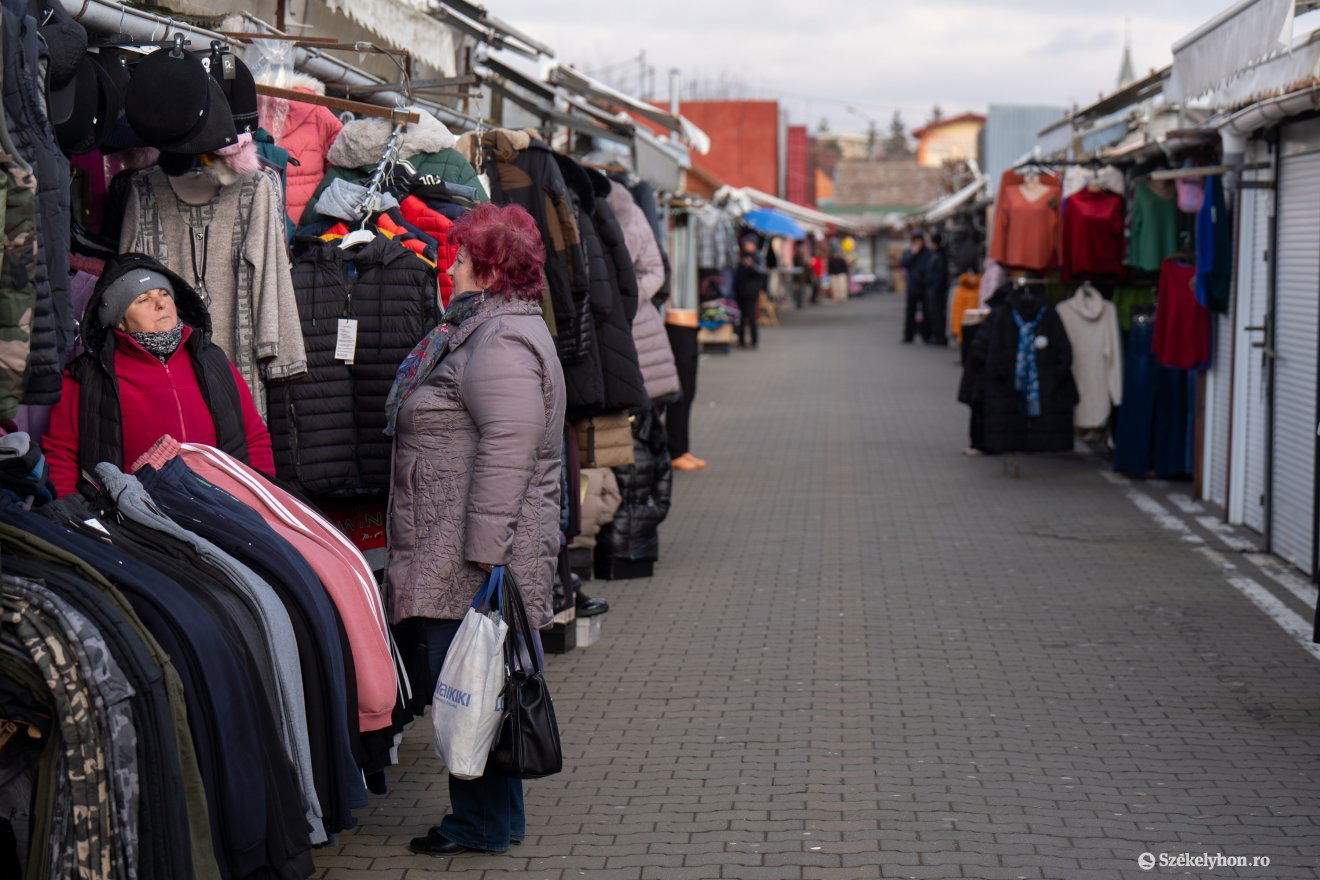 Mindig vannak érdeklődők, vevők •  Fotó: Haáz Vince