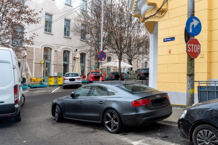 A luxusautókat is elszállítják, ha szabálytalanul parkolnak