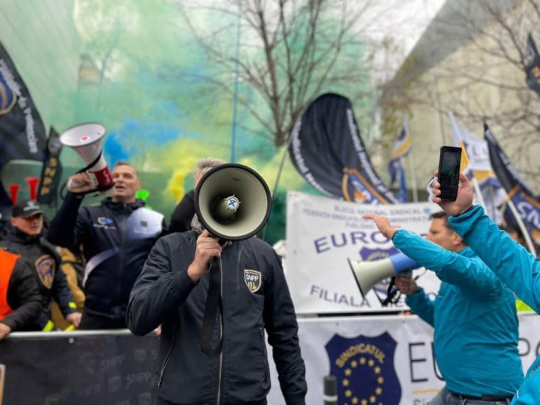 Máris meglágyította Marcel Ciolacu szívét a rendőrök tiltakozása