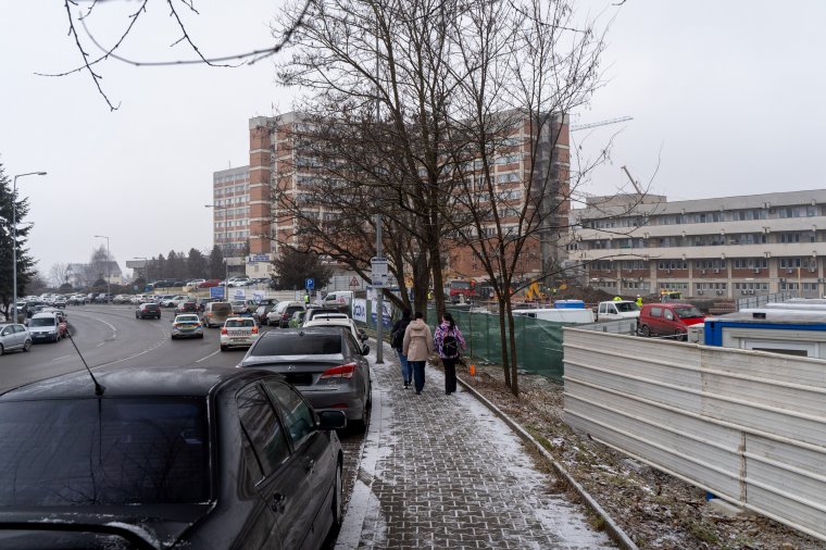 Ideiglenes körforgalmat alakítanak ki a kórházépítési munkálatok idejére