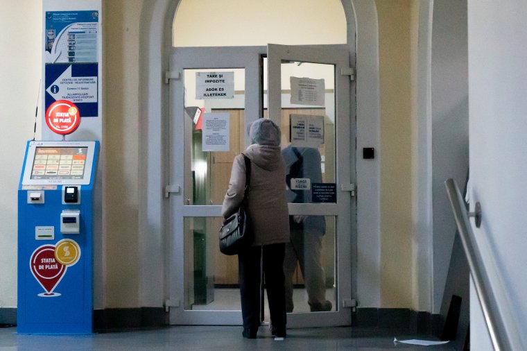 Maros megyében mintegy ezerötszáz közalkalmazotti állást kell megszüntetni