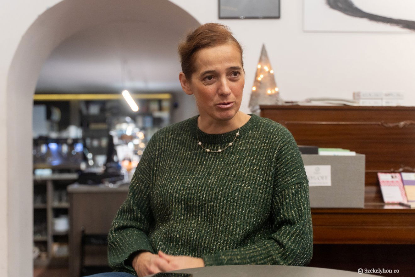 A Gemma kávézó tulajdonosa úgy véli, a vendéglátóiparban olyan sok pénz nincs, de ők tudatosan dolgoznak így •  Fotó: Haáz Vince