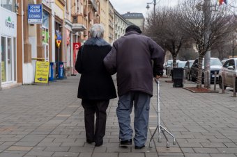 Tíz éven belül a közigazgatásban dolgozók 30 százaléka nyugdíjba megy