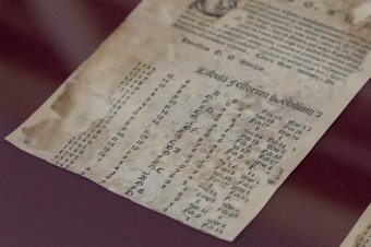 Ötszáz éves az első erdélyi nyomtatvány, minikiállítással tisztelegnek előtte a Teleki Tékában