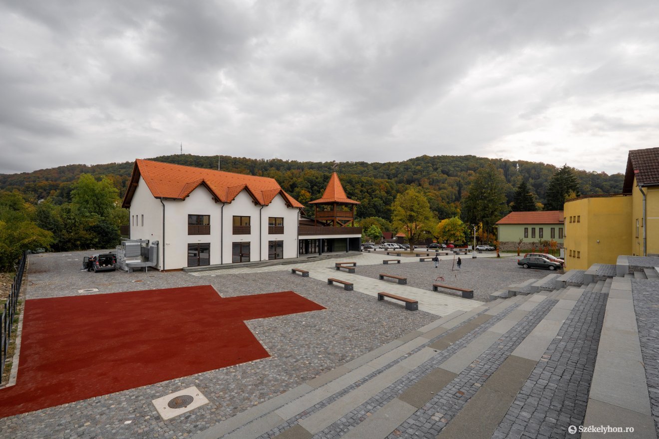 Többrendeltetésű központ a városháza szomszédságában &bullet;  Fotó: Haáz Vince