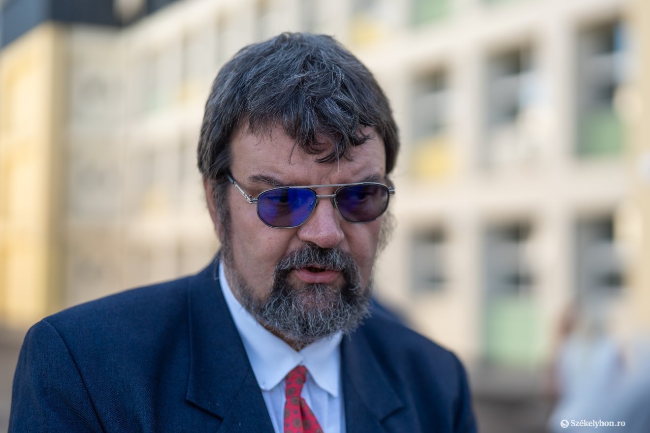 Molnár Dénes rajztanár, a Friedrich Schiller Általános Iskola aligazgatója: nagyon örülünk, hogy sikerült visszaköltözni &bullet;  Fotó: Haáz Vince