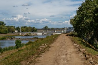 Sétányt alakítanak ki a Maros töltésén